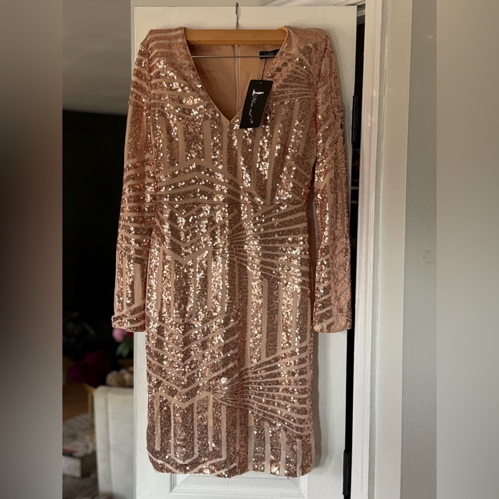 Miss Ord V-Neck Long Sleeve Lined Sequined Sexy Mini Bodycon Dress, Rose Gold